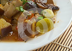 Eggplant stewed with mushroom