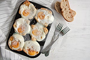 Eggs baked in a bread