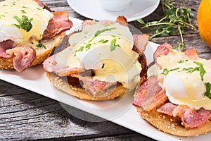 Eggs benedict with bacon