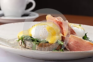 Eggs benedict with bacon