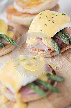 Eggs Benedict with ham & asparagus