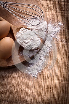 Eggs flour in spoon corolla