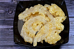 Egyptian Meshabek, It is a rounded sweet made of a deep-fried crunchy batter soaked either in honey or sugar syrup. Its name