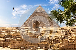 Egyptian pyramids: the Great Sphinx and the Pyramid of Khafre