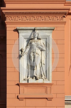 Egyptian statue on the museum in Cairo