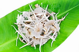 Ehedocn placed on banana leaves.(Silver Sillago)