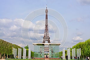 The Eiffel Tower and Mur de la Paix