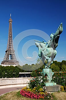 The Eiffel Tower and the statue of la France Renai