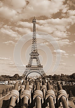 Eiffer tower from Trocadero Quartier and the cannons