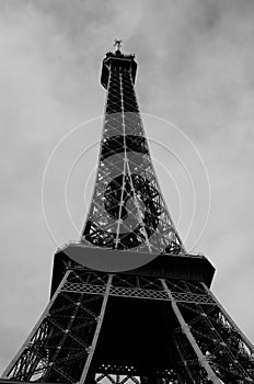 Eiffle tower by day in Black and white