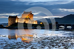 Donana castello sul crepuscolo Scozia 