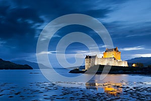Donana castello sul crepuscolo Scozia 