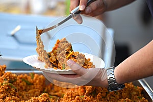 Portionen aus auf der platte 