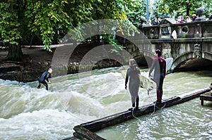 Eisbach Surfer
