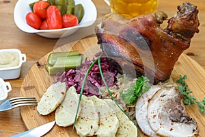 Eisbein with braised cabbage, salad and beer