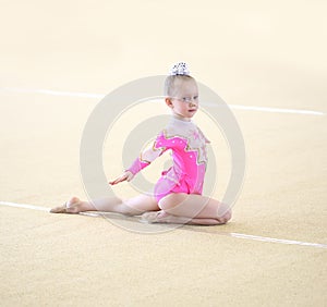 EKATERINBURG - APR 13: Demonstration Lesson at Youth Callisthenics Competition