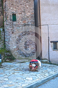 El caga tiÃ³ or el tiÃ³ de nadal. El TiÃ³ de Mura. Catalan Christmas tradition consisting of asking for gifts from a wooden log.