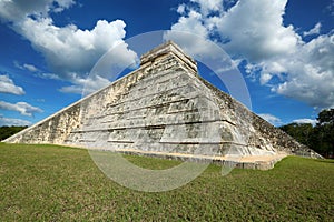 El Castillo (The Kukulkan Temple) of Chichen Itza, mayan pyramid in Yucatan, Mexico