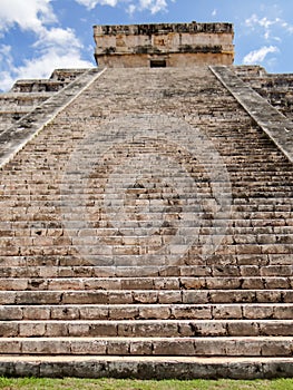 El Castillo pyramid in the ancient mayan ruins of Chichen Itza, Yucatan peninsula Mexico