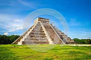 El Castillo, Temple of Kukulcan, Chichen Itza, mexico