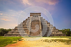 El Castillo, Temple of Kukulcan, Chichen Itza, mexico