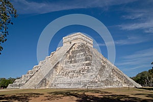 El Castillo - Temple of Kukulkan, Chichen Itza photo