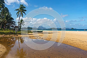 Escénico de mellizo Playa en, las Filipinas 