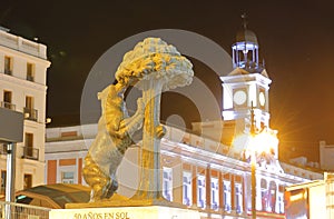 El Oso y el Madrono Statue of the bear and the strawberry tree statue Madrid Spain photo