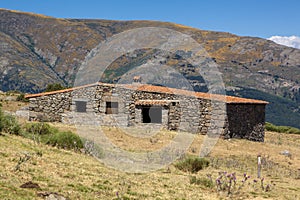 El Pozo de la Nieve mountain refuge, located in Tiemblo photo
