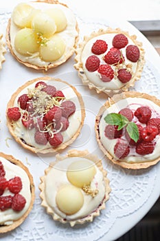 Elderberry cream tartelettes and fresh fruits