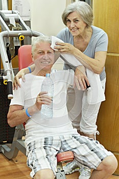 Elderly couple in a gym