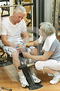 Elderly couple in a gym