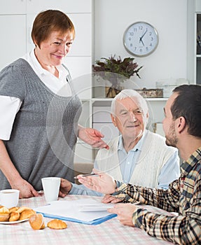 Elderly couple and social employee