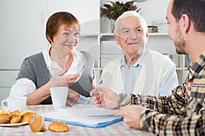 Elderly couple and social employee