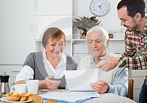 Elderly couple and social employee