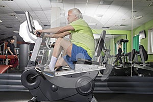 Elderly man in the gym