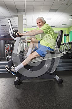 Elderly man in the gym