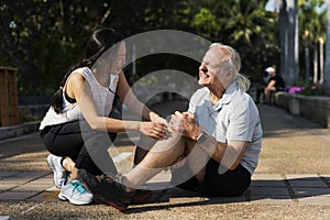 Elderly man having a knee injury