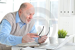 Elderly man with a laptop