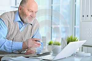 Elderly man with a laptop