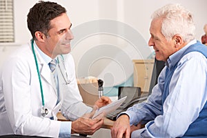 Elderly man talking with an American doctor