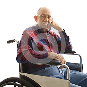 Starší muž v invalidní vozík 