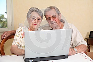 Elderly people and internet technology