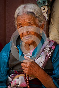 Elderly Tibetan lady, Boudhanath Temple, Kathmandu, Nepal