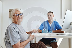 elderly woman patient sitting in the doctor& x27;s office visit to the hospital