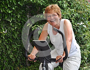 Elderly woman training img