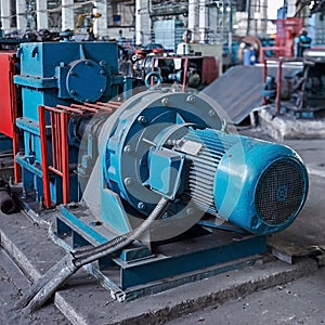 Electric actuator for industrial mill