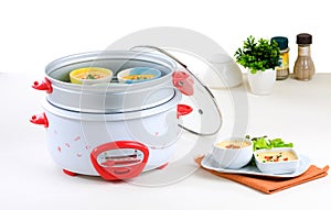 Electric casserole and steaming pot