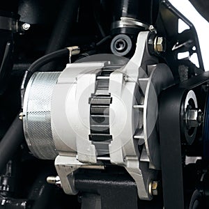 Electric current generator on a modern engine