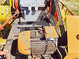 Electric drive and reducer pumping unit of an oil well